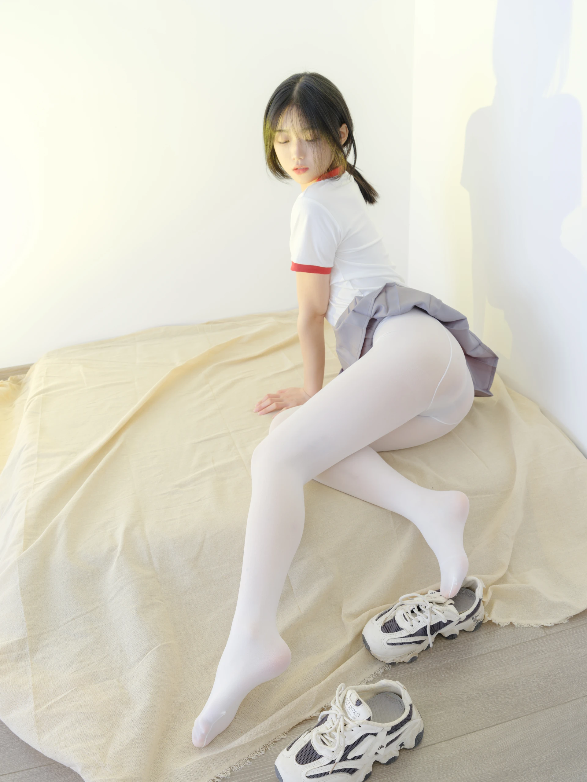 森萝财团 小樱-03E 4K 白丝短裙 [121P1V-6.4GB]