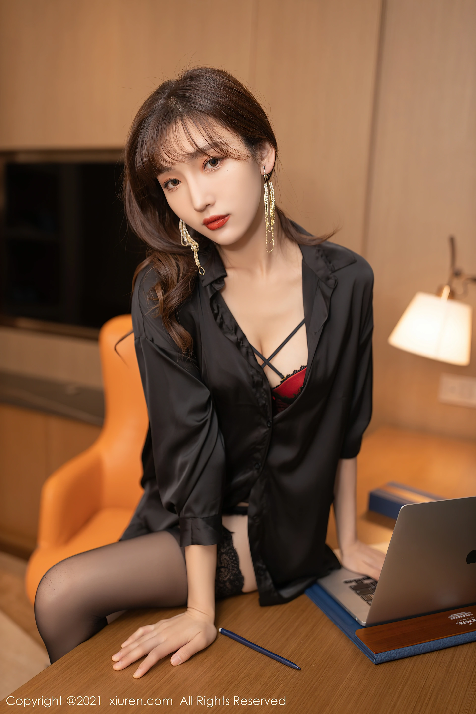 XiuRen秀人网 2021.12.28 No.4396 陆萱萱 黑丝美腿[88+1P 846MB]