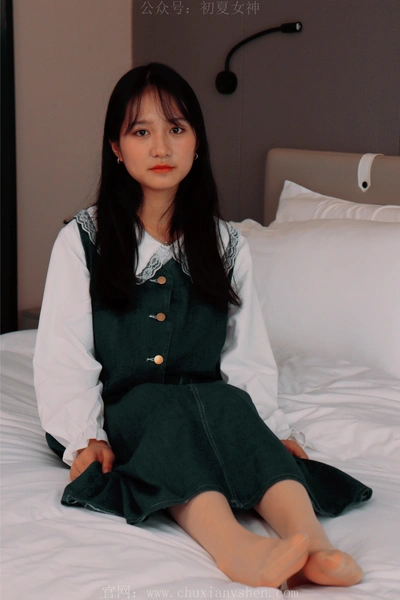 初夏女神 NO.005 沙沙 牛仔M码长裙搭小黑皮鞋[112P+1V／5.25GB]