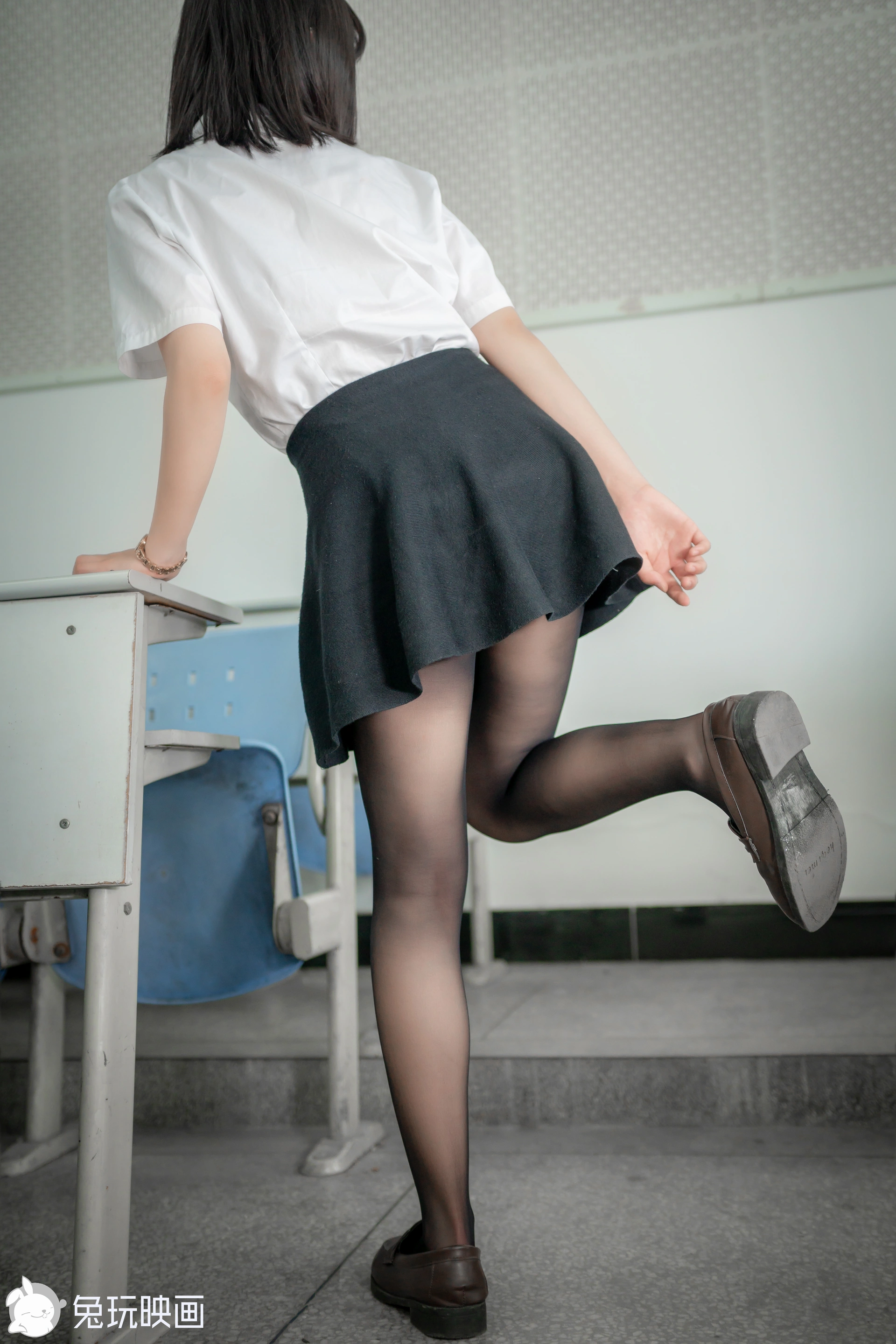 C23.006 教室里的少女 [45P-349MB]
