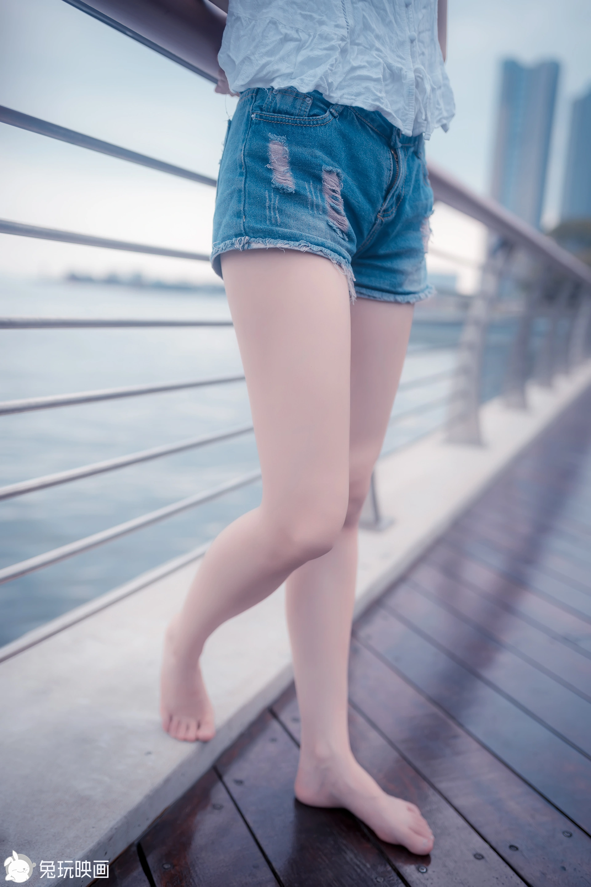 C14.004 发光的果腿 [42P-92MB]