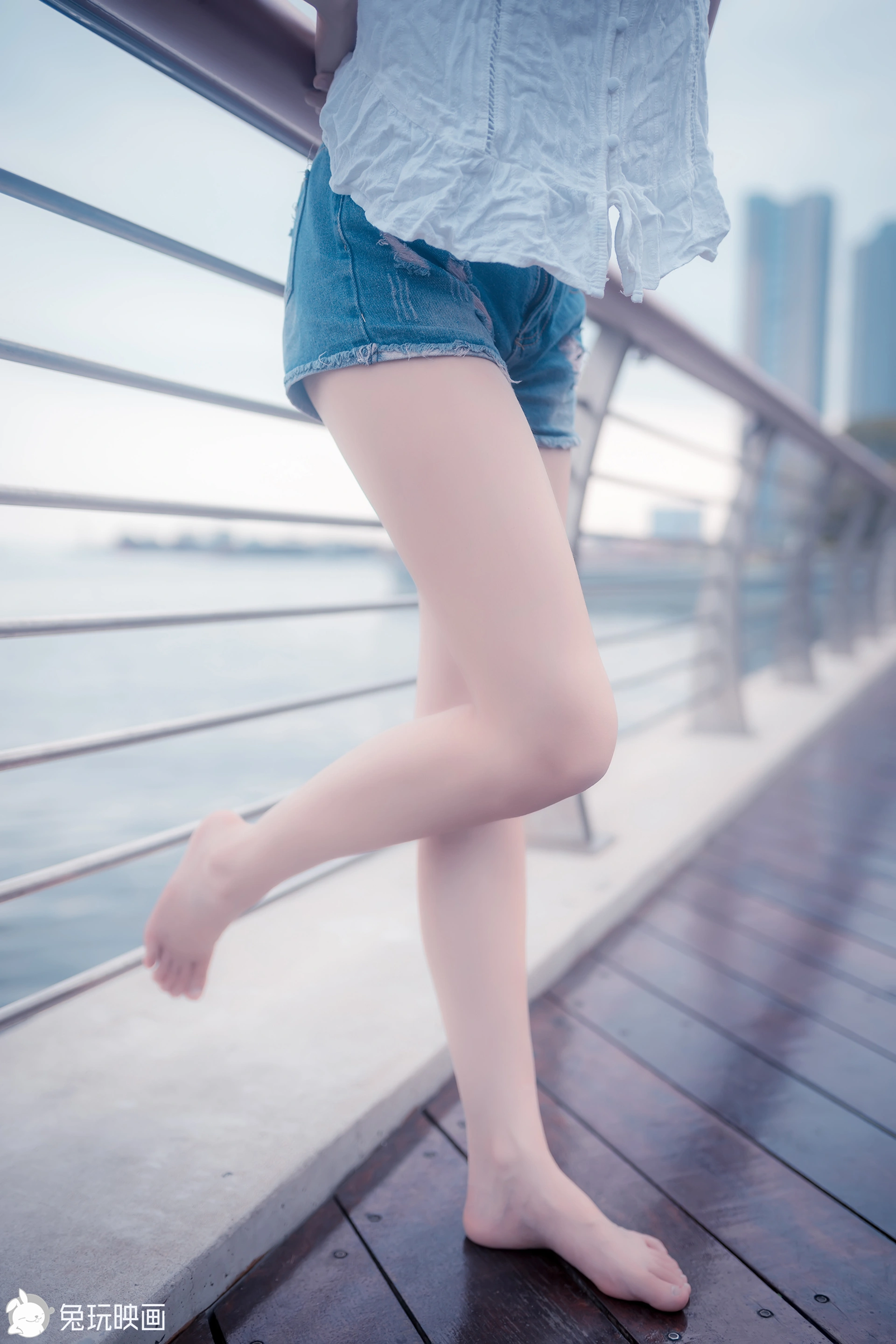 C14.004 发光的果腿 [42P-92MB]