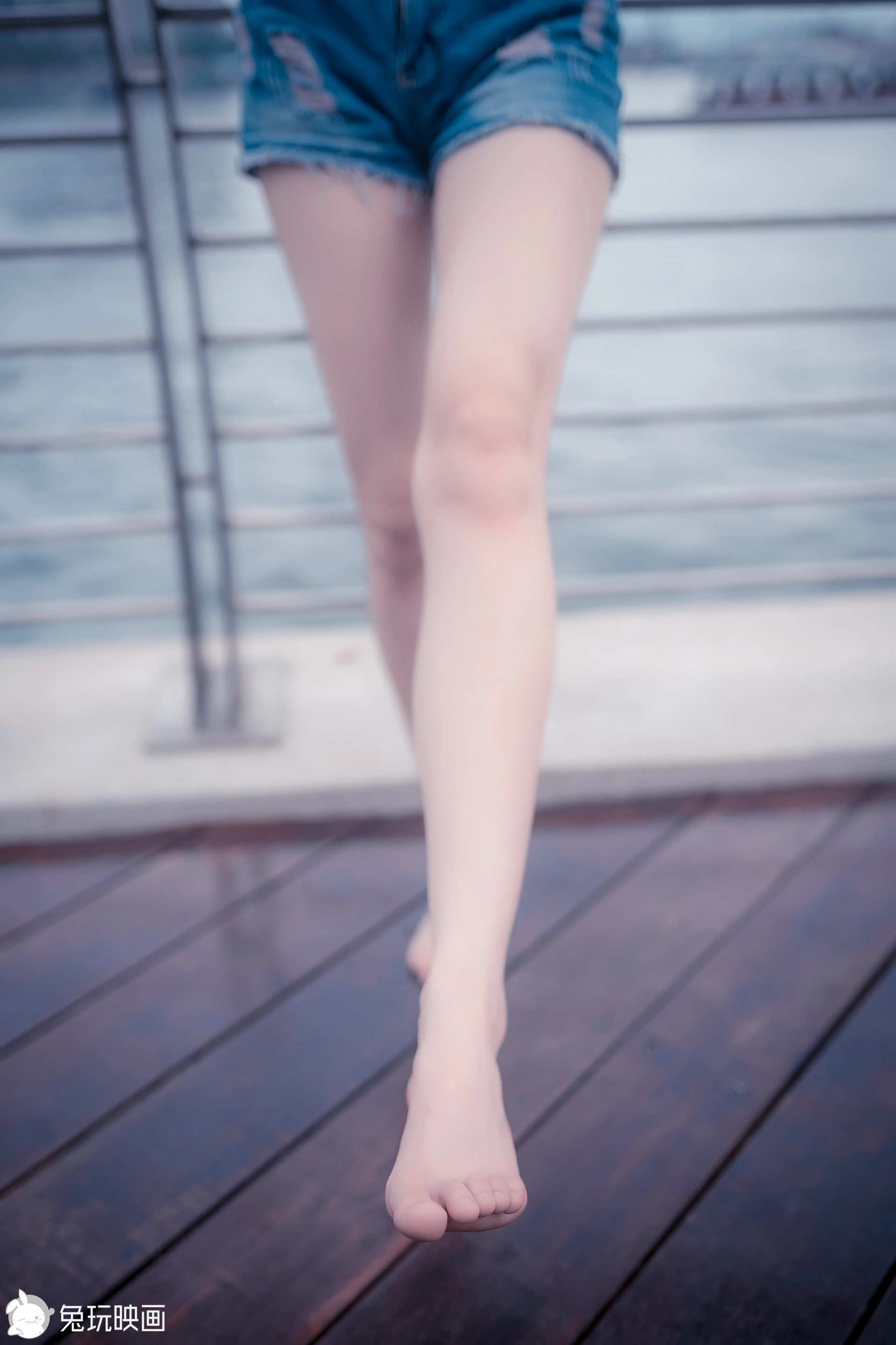C14.004 发光的果腿 [42P-92MB]