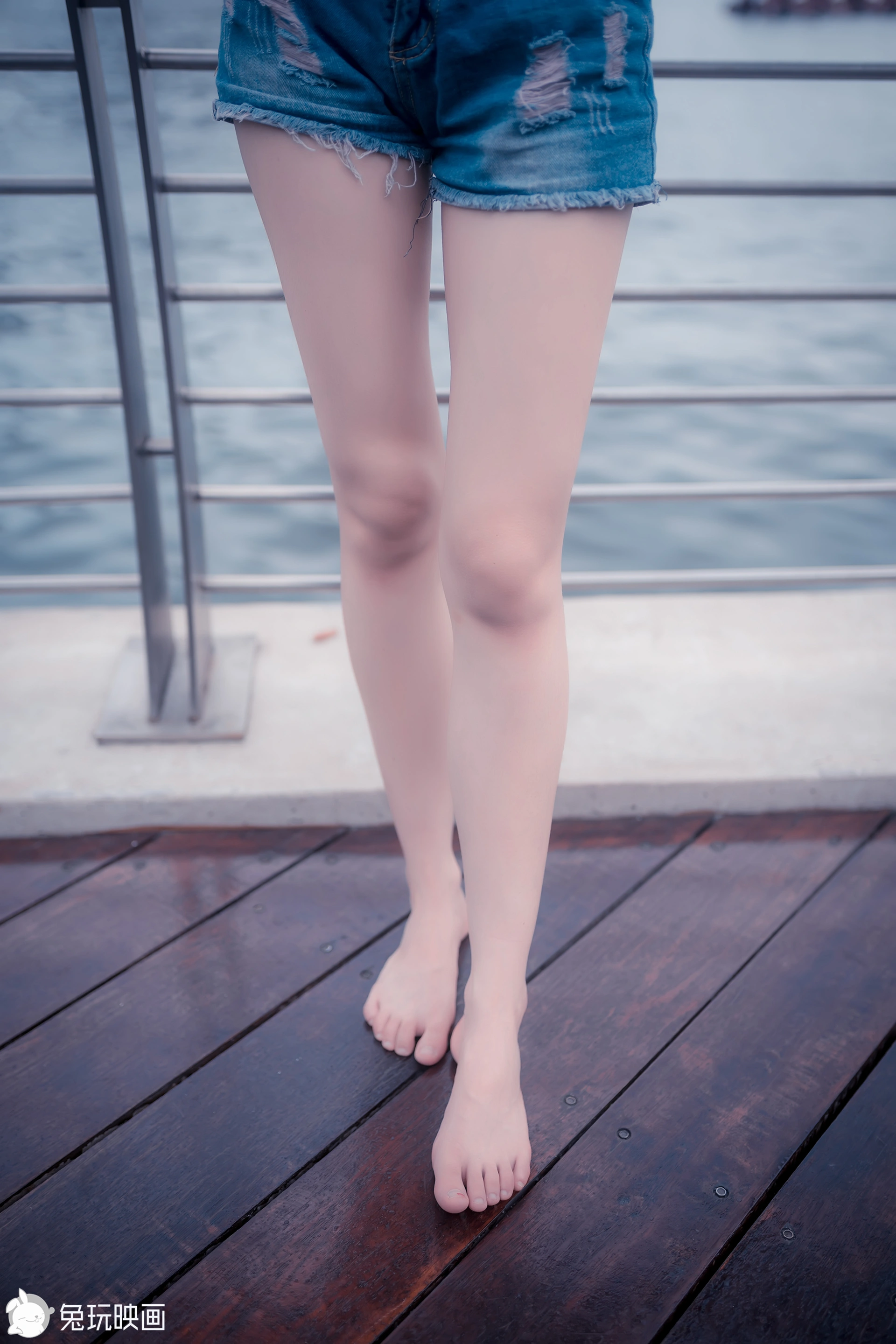 C14.004 发光的果腿 [42P-92MB]