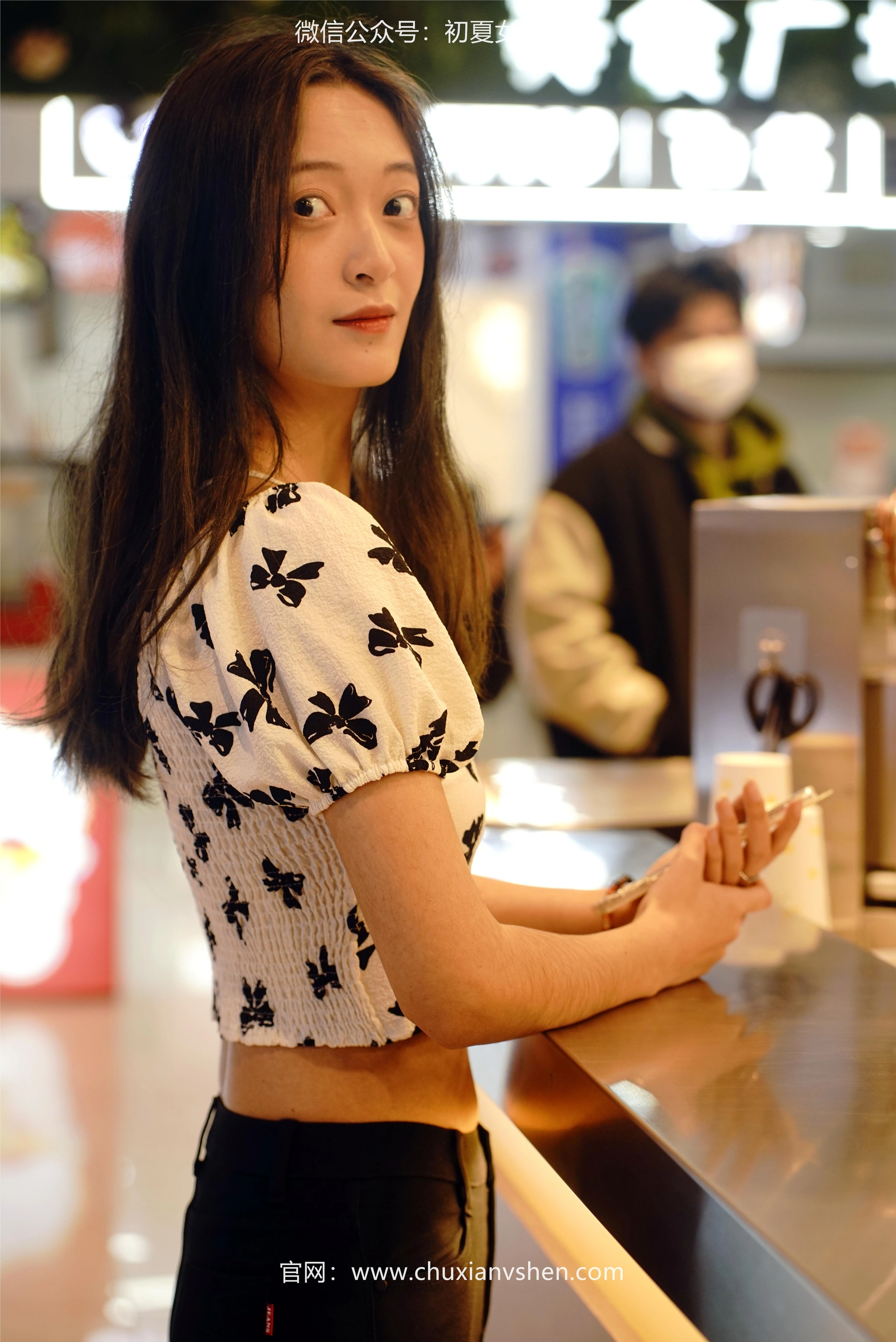 初夏女神 NO.072 依依 邻家女孩-商场篇[88P+1V／3.83GB]