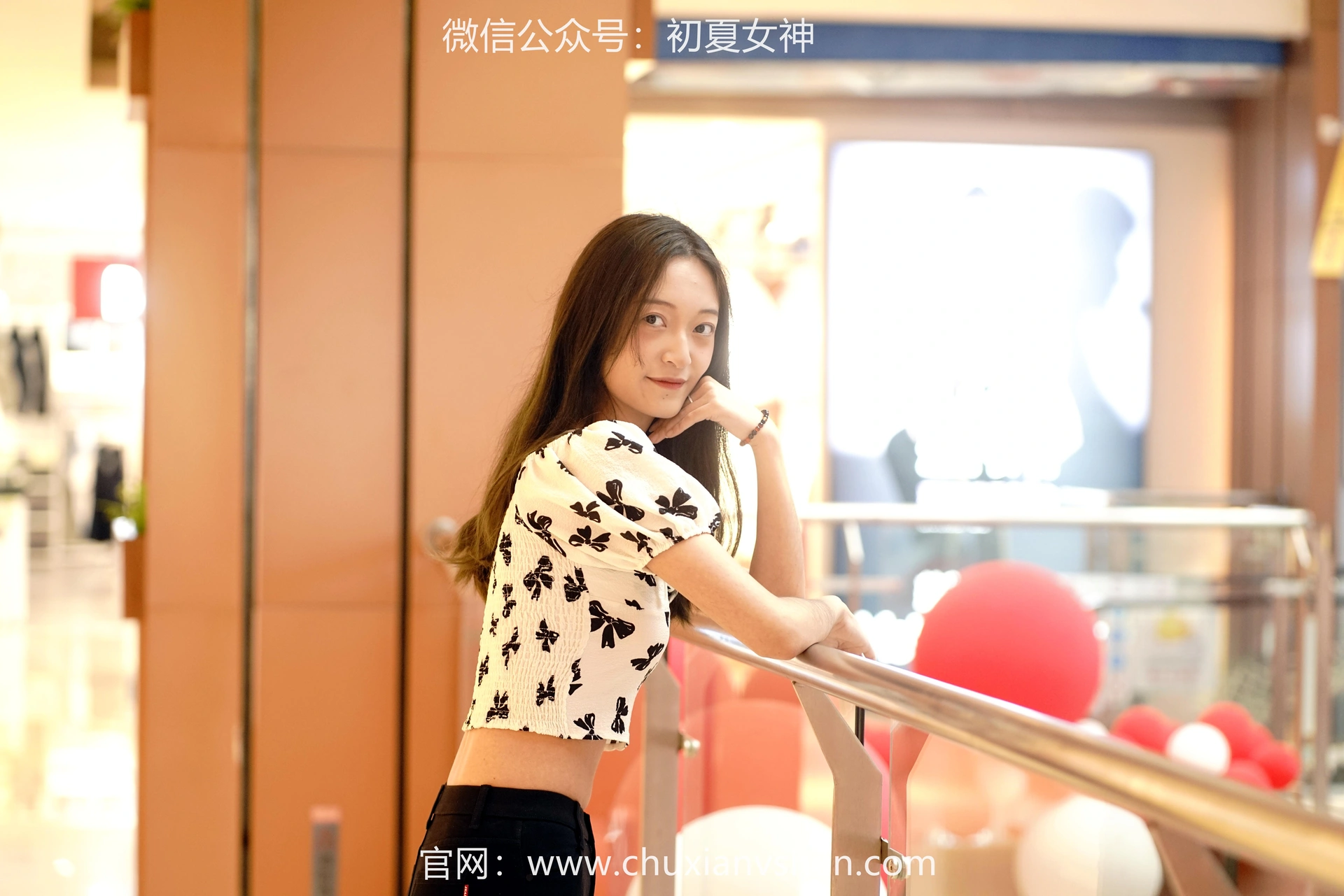 初夏女神 NO.072 依依 邻家女孩-商场篇[88P+1V／3.83GB]