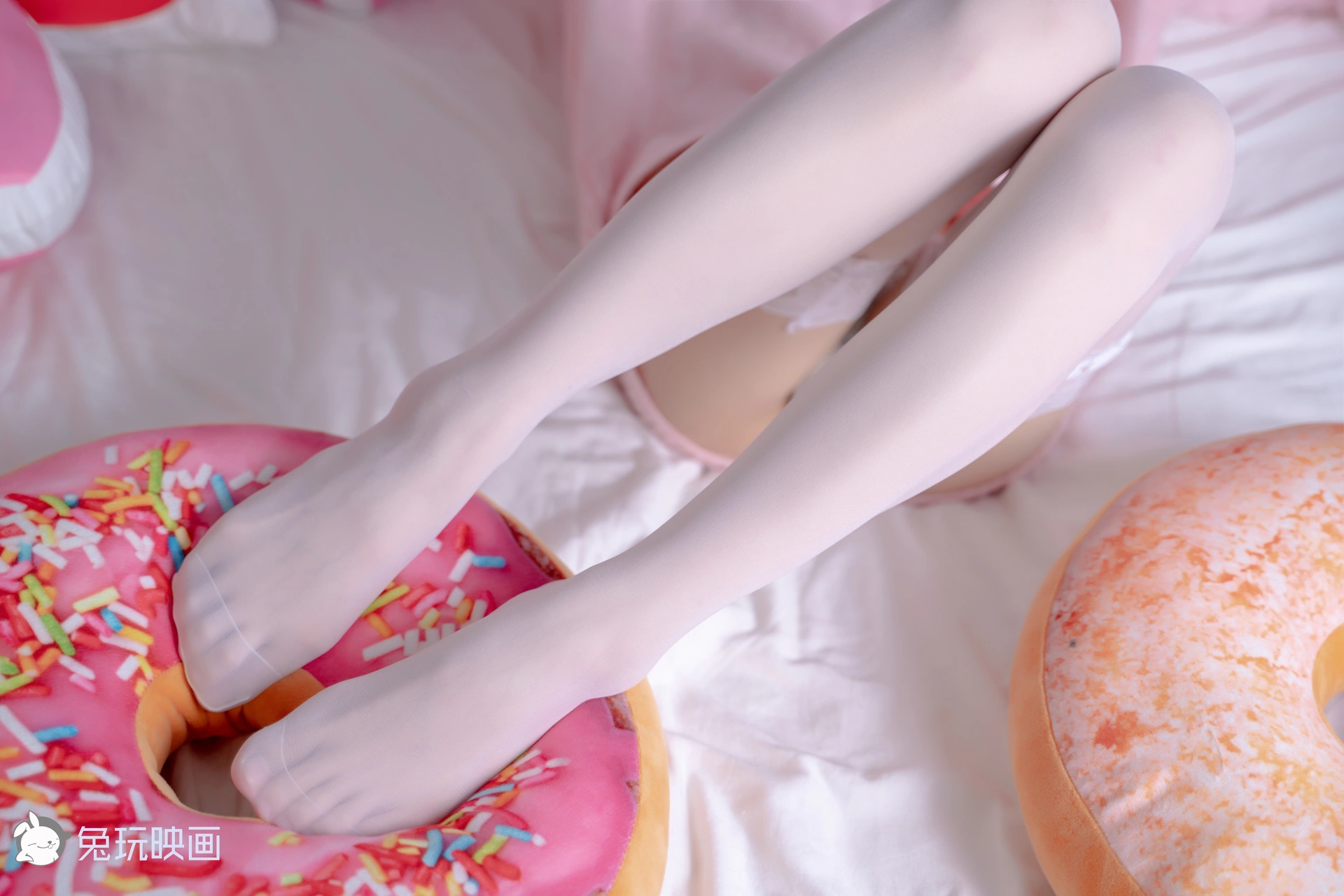 C02.001 爱的魔力甜甜圈 [42P-761MB]