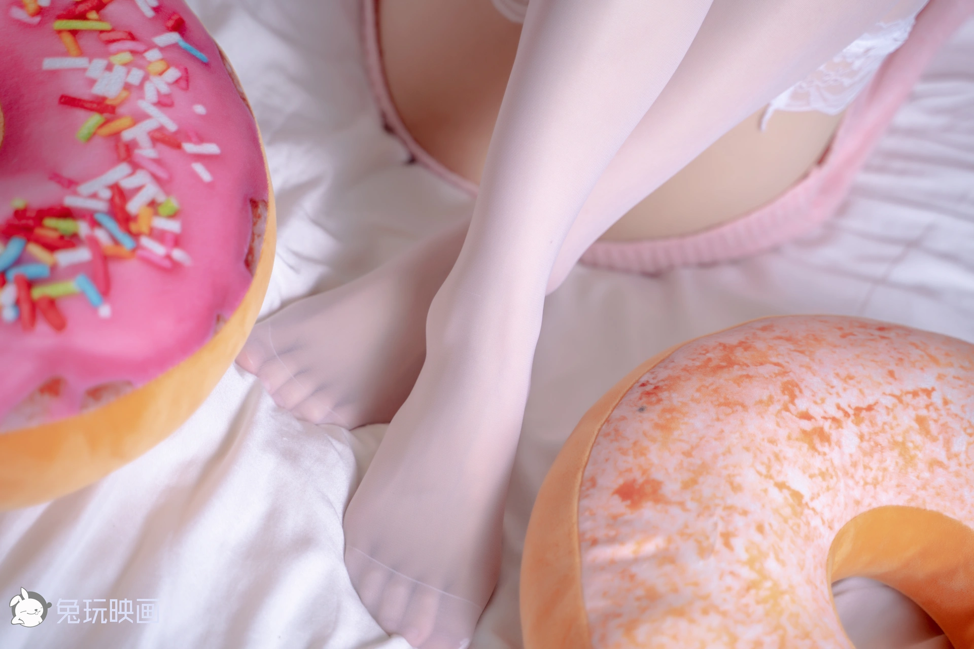 C02.001 爱的魔力甜甜圈 [42P-761MB]
