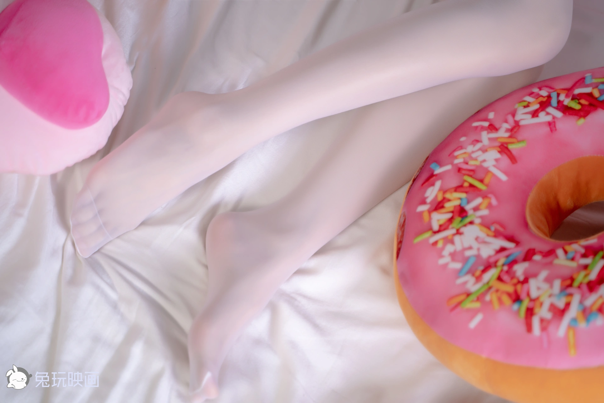 C02.001 爱的魔力甜甜圈 [42P-761MB]