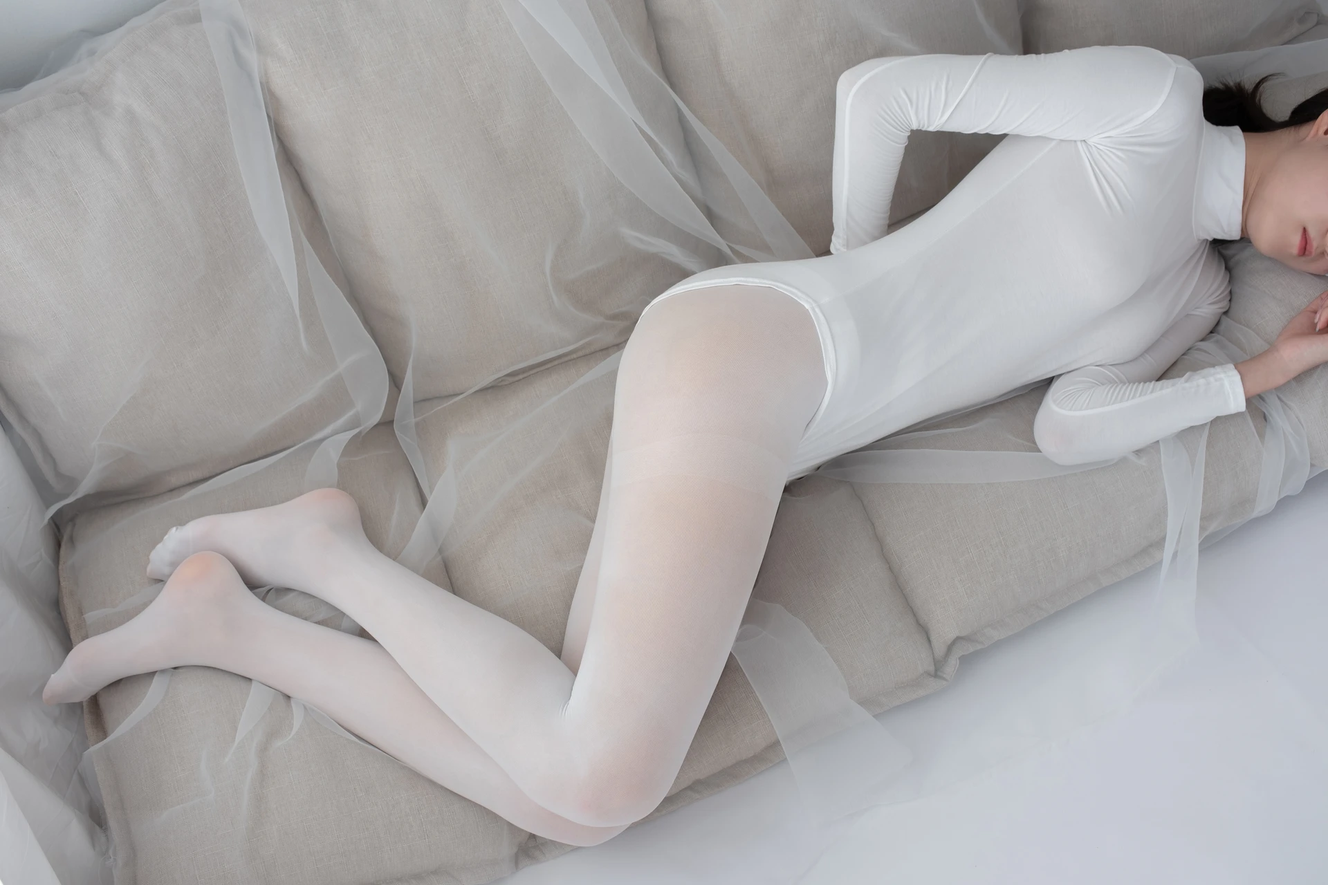 爱花写真 ALPHA-007 [156P-1.39G]可爱, 森萝财团, 爱花写真, 白丝, 美腿, 美足