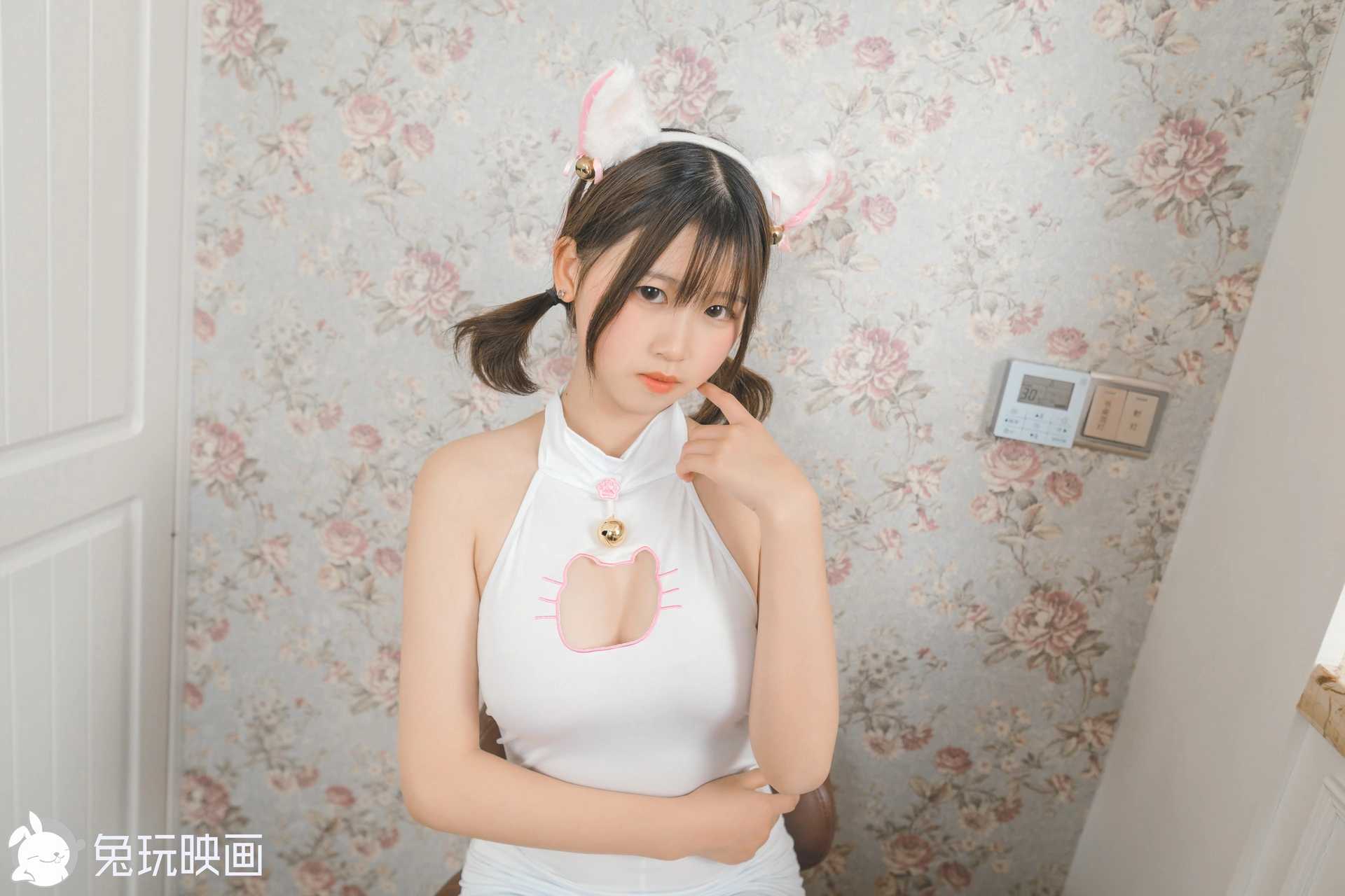 D53.001 白丝猫咪 [43P-376MB]