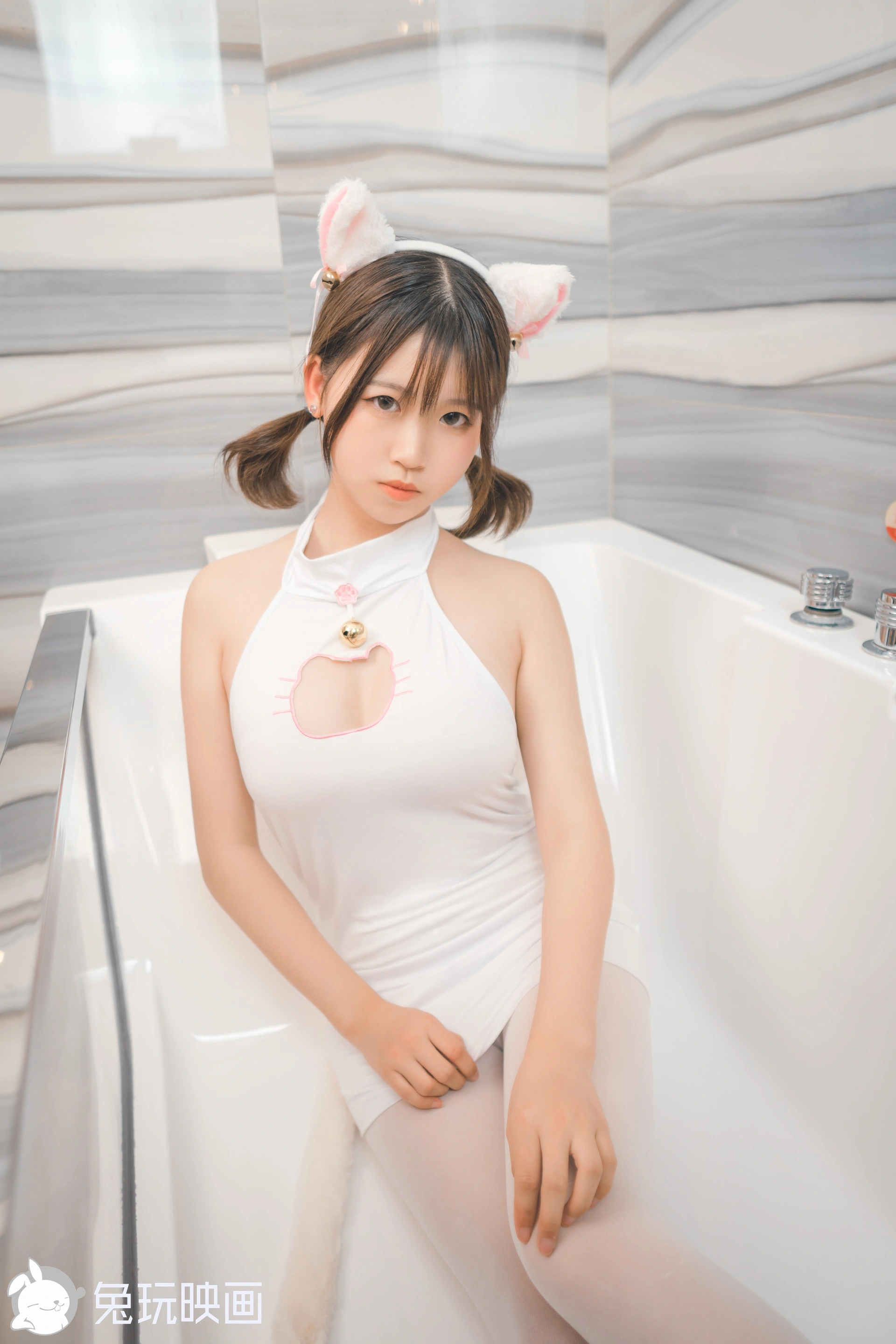 D53.001 白丝猫咪 [43P-376MB]